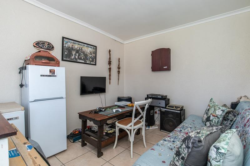 To Let 3 Bedroom Property for Rent in Meadowridge Western Cape